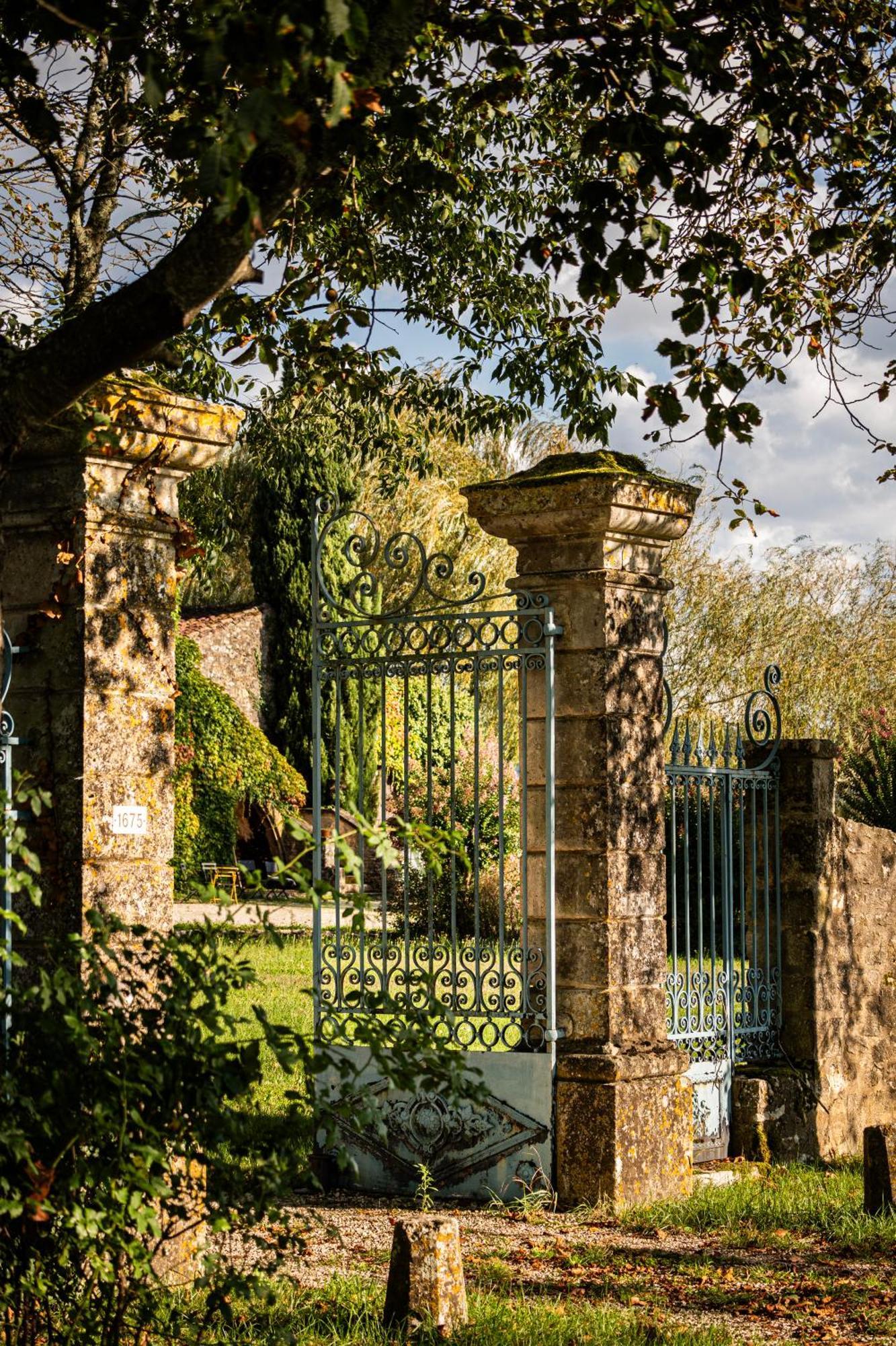 Chateau La Gineste - Castle And Vineyard Duravel Eksteriør billede